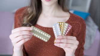 Contraception: la pilule fait-elle tomber les cheveux?