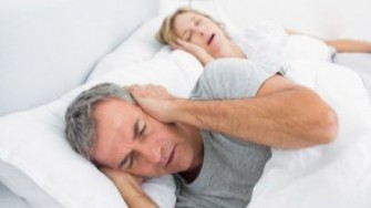 Le ronflement affecte-t-il vraiment la qualité du sommeil du conjoint ?
