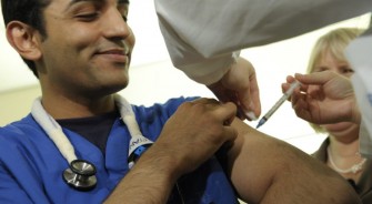 La vaccination dans le milieu médical et hospitalier