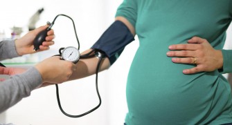 Diabète et hypertension pendant la grossesse : des facteurs de risque pour la mère et... pour le père !